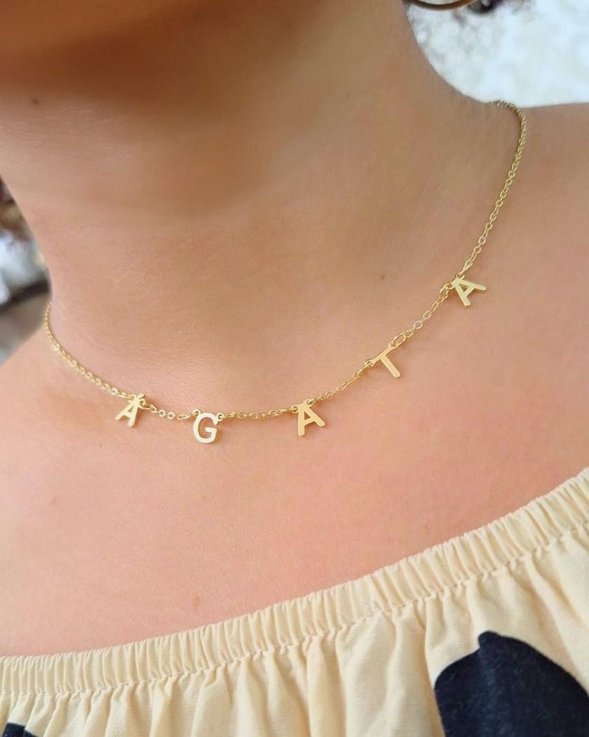 COLAR NOME LETRAS DELICADAS