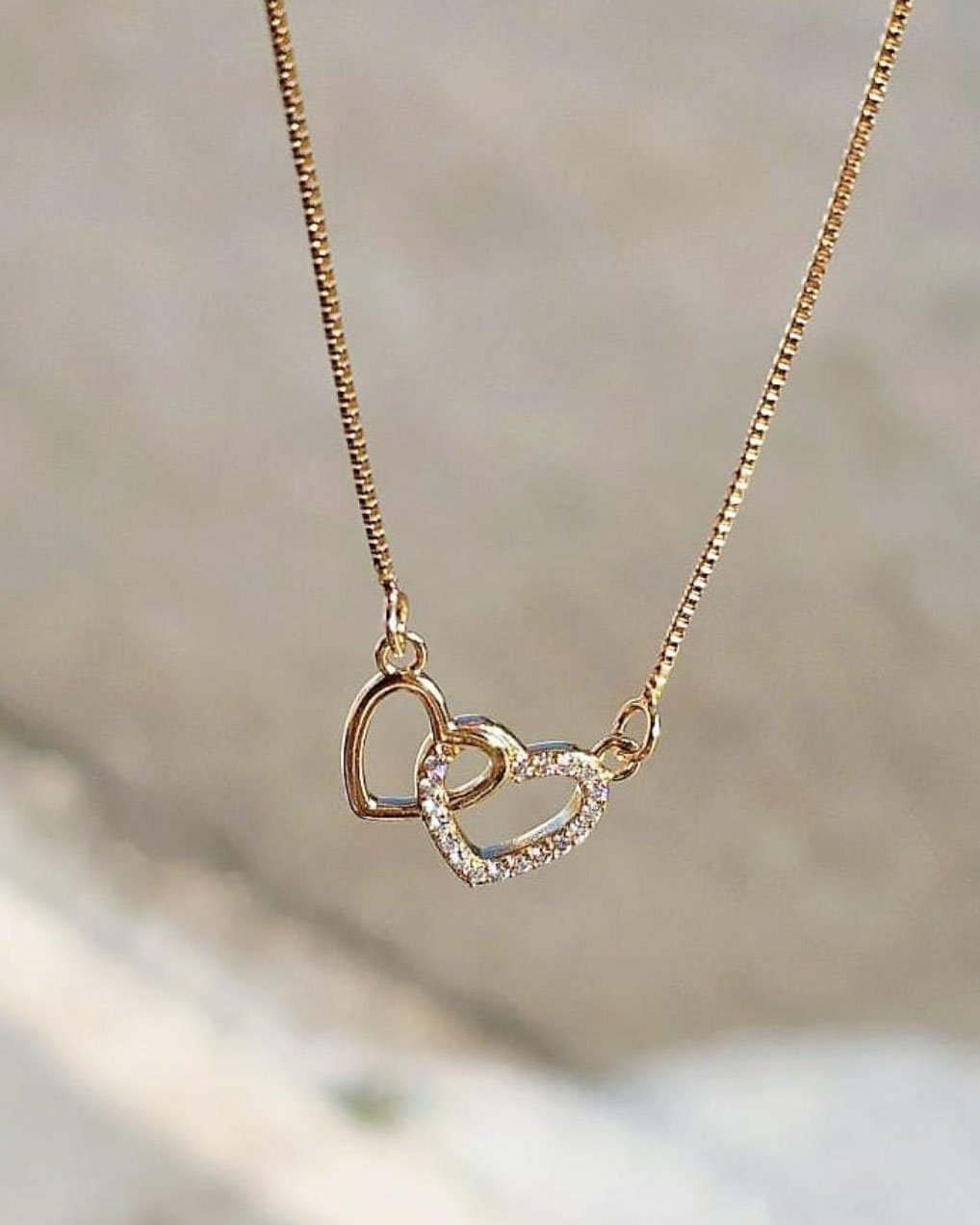 COLAR CORAÇÃO DUPLO ENTRELAÇADOS