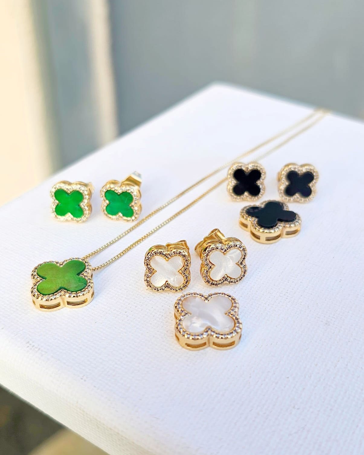 CONJUNTO TREVO MADREPEROLA CRAVEJADO