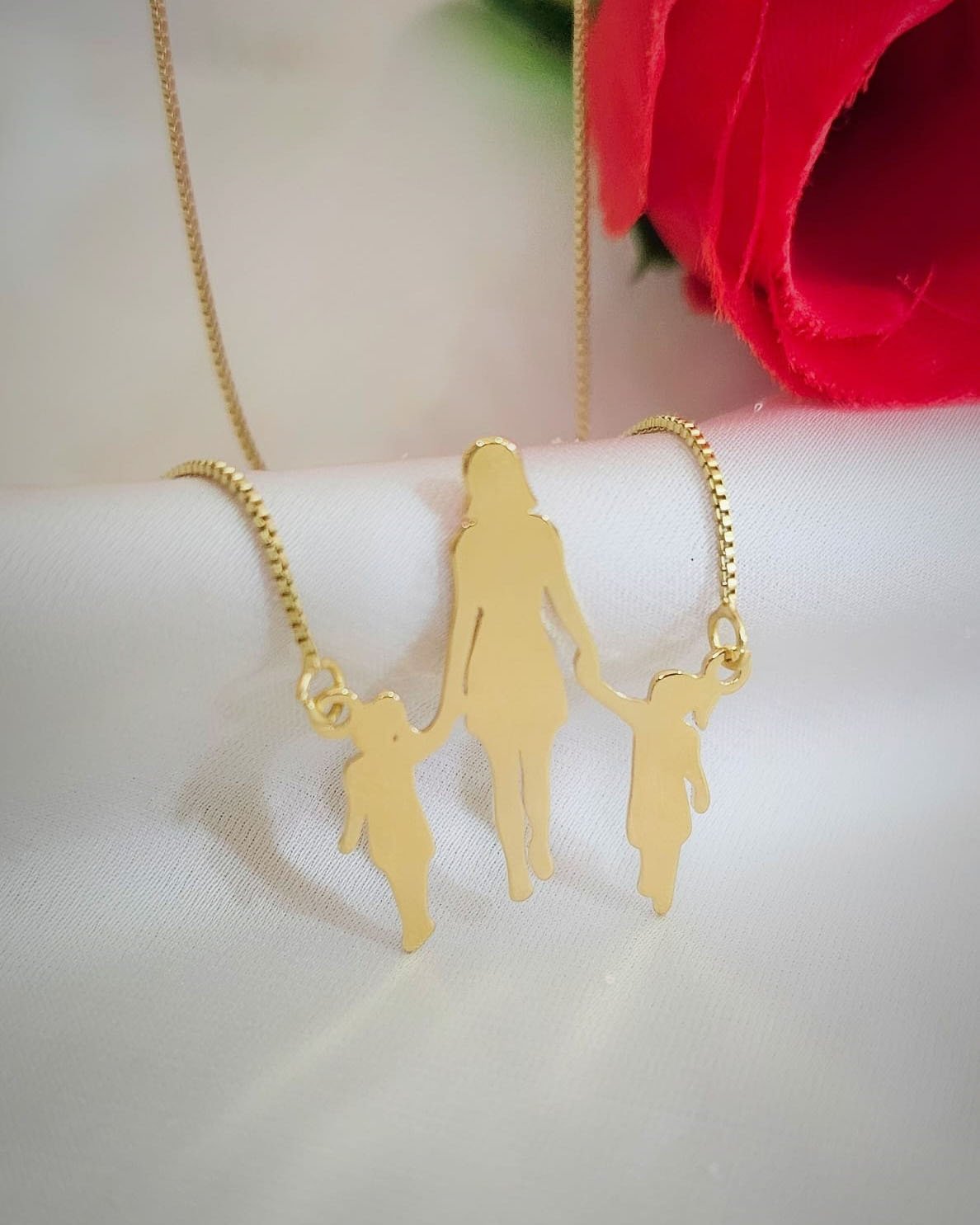 COLAR PERSONALIZADO MÃE E FILHO(A) CAMINHANDO