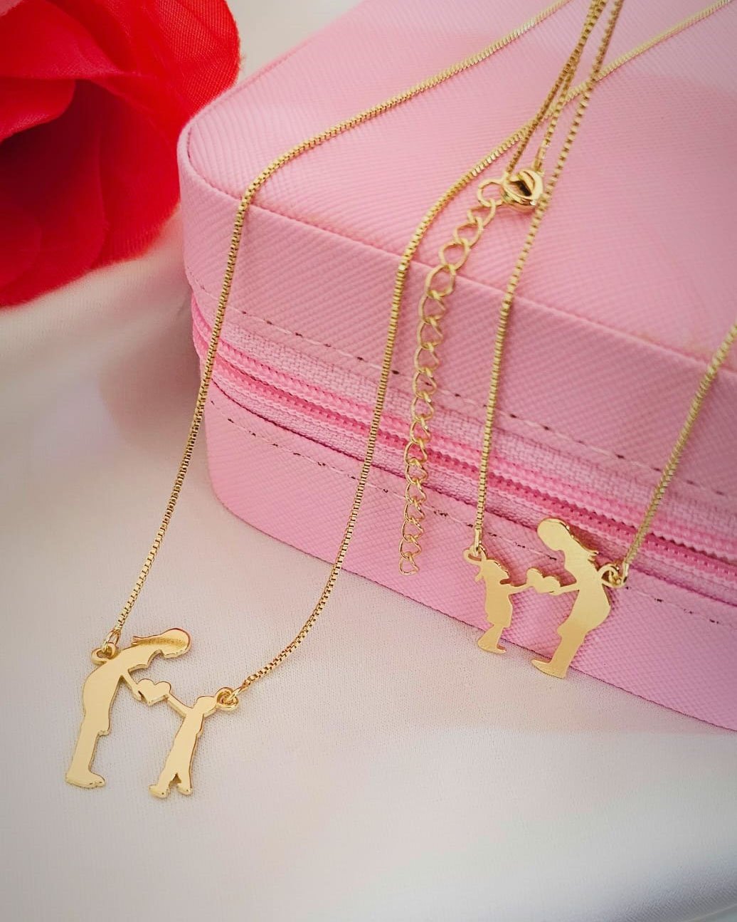 COLAR PERSONALIZADO MÃE E FILHO(A) COM CORAÇÃO