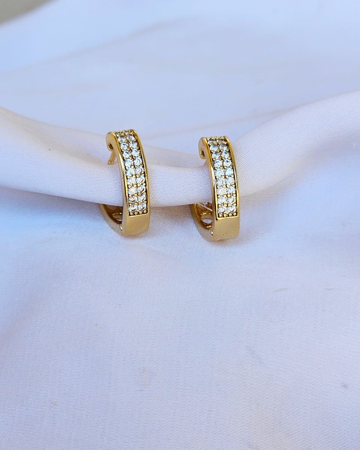 BRINCO ARGOLA CORAÇÃO CRAVEJADA