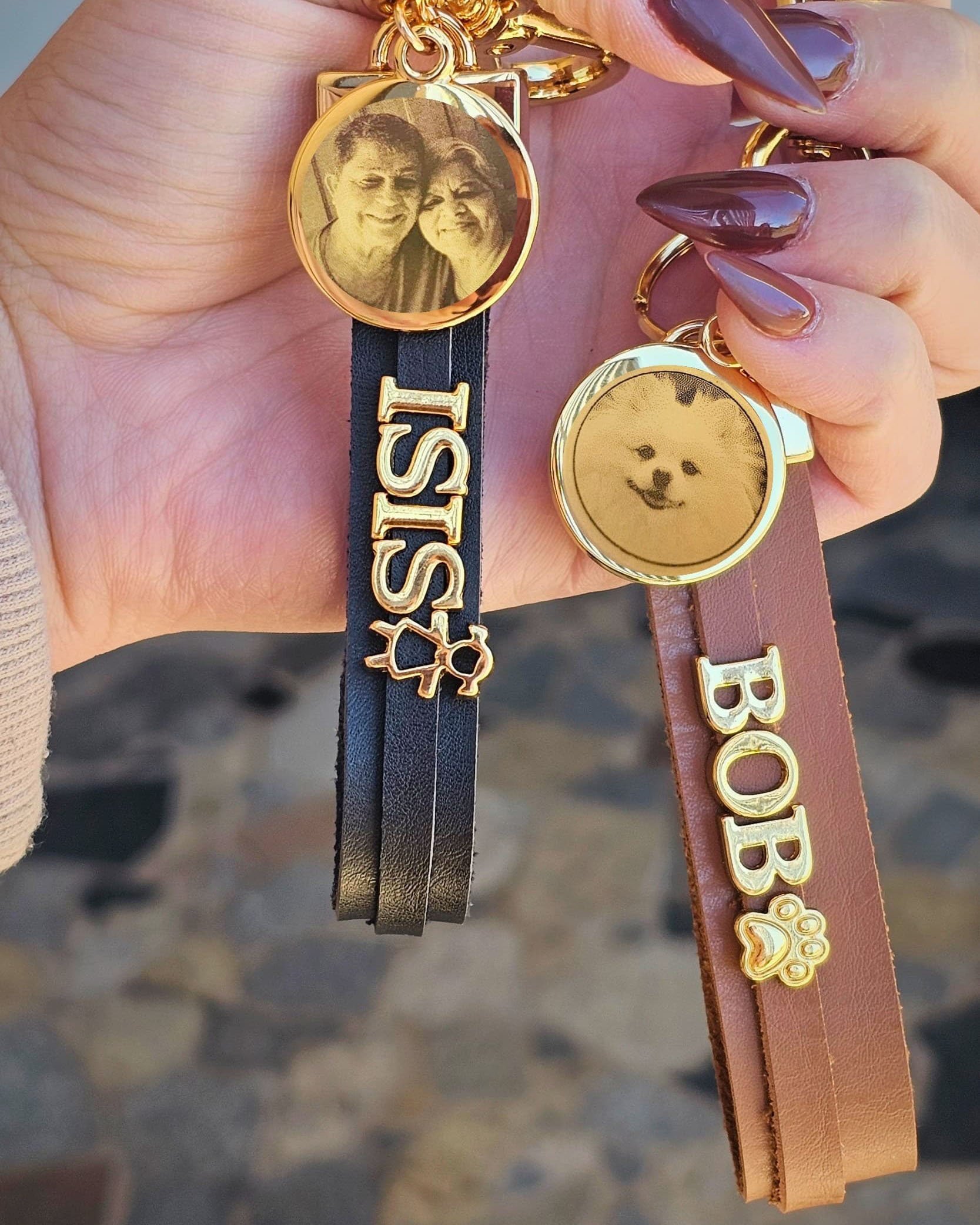 CHAVEIRO DE COURO INICIAIS OU NOMES + FOTOGARAVAÇÃO