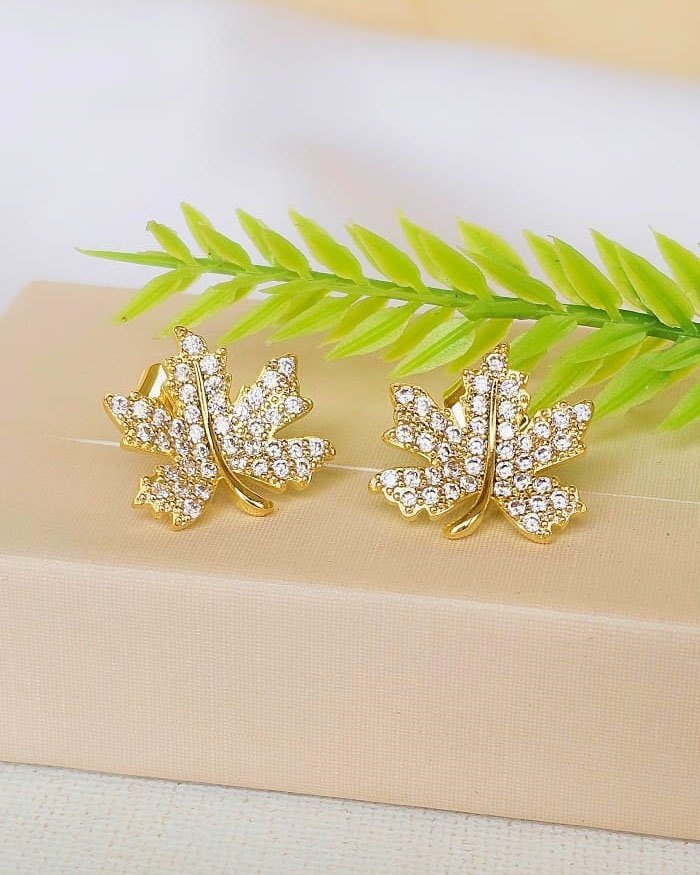 BRINCO FOLHA CRAVEJADA